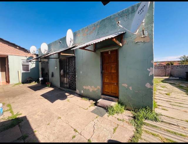 15 BEDROOM HOUSE FOR SALE IN RHODESFIELD